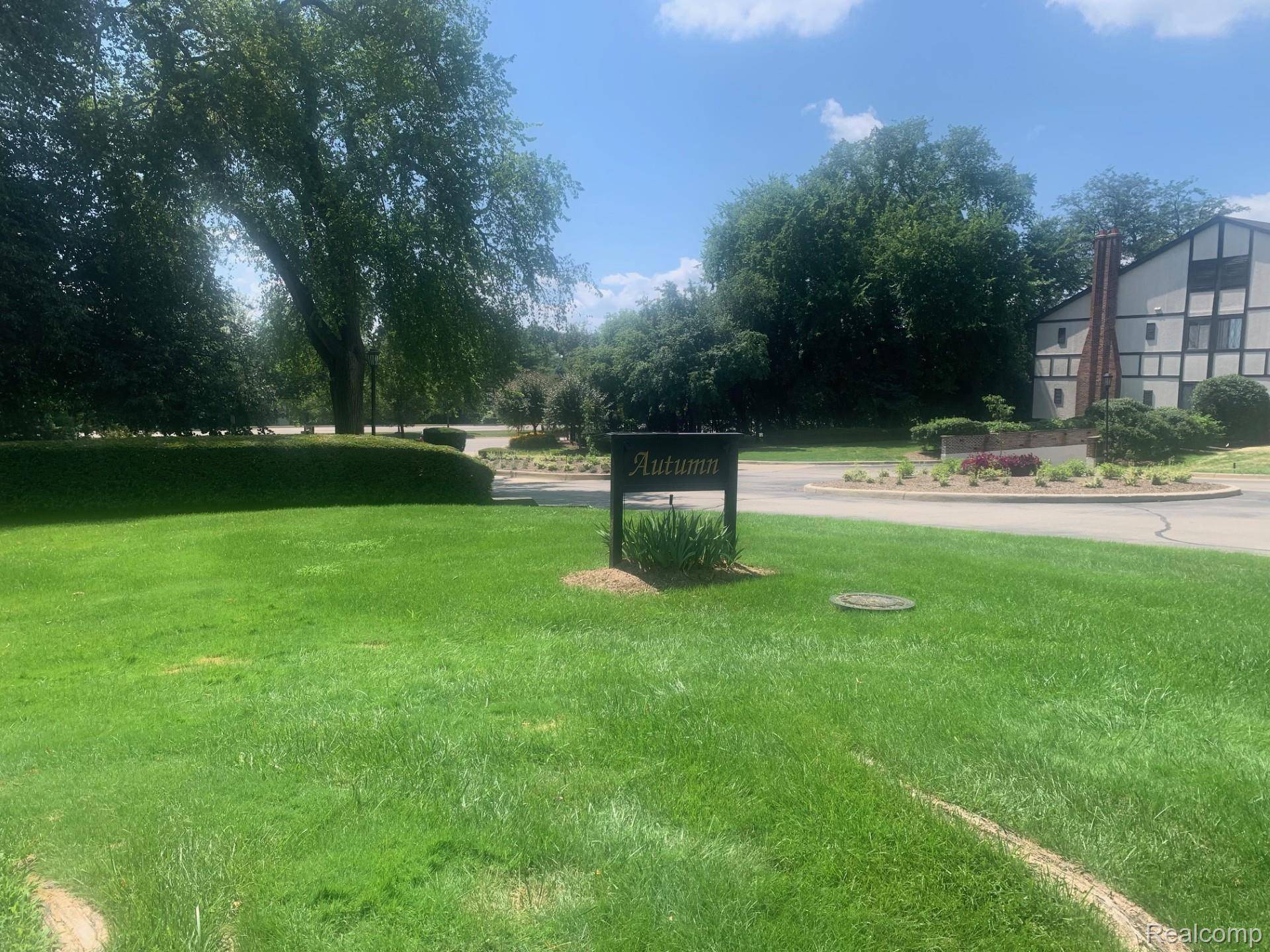 Bloomfield Hills, MI 48304,42160 Woodward Avenue AVE #8