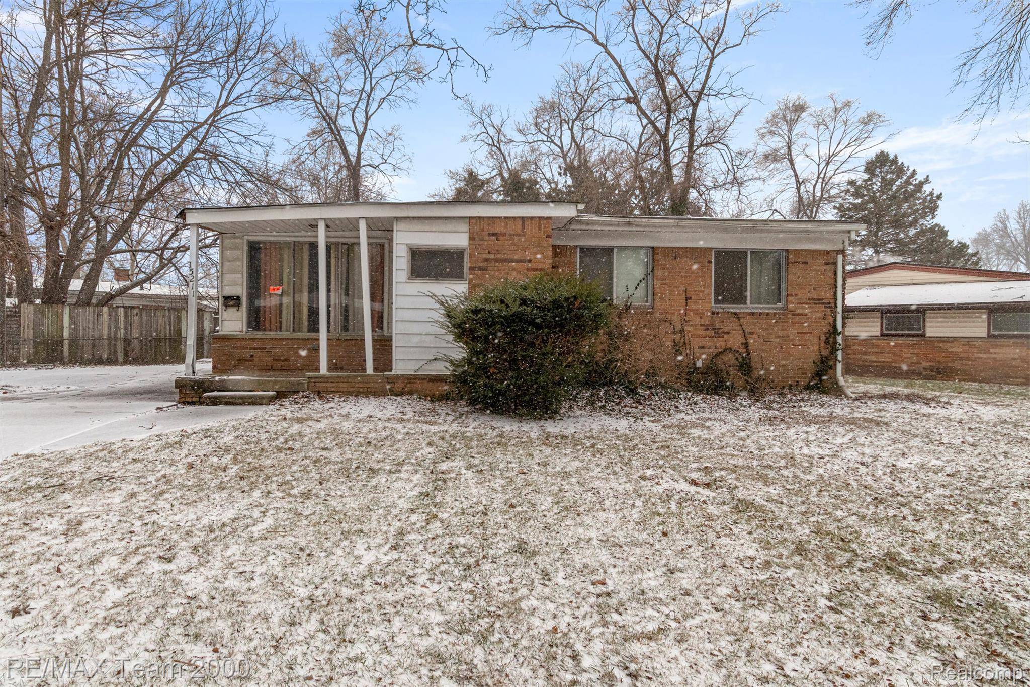 Oak Park, MI 48237,15211 Joan ST