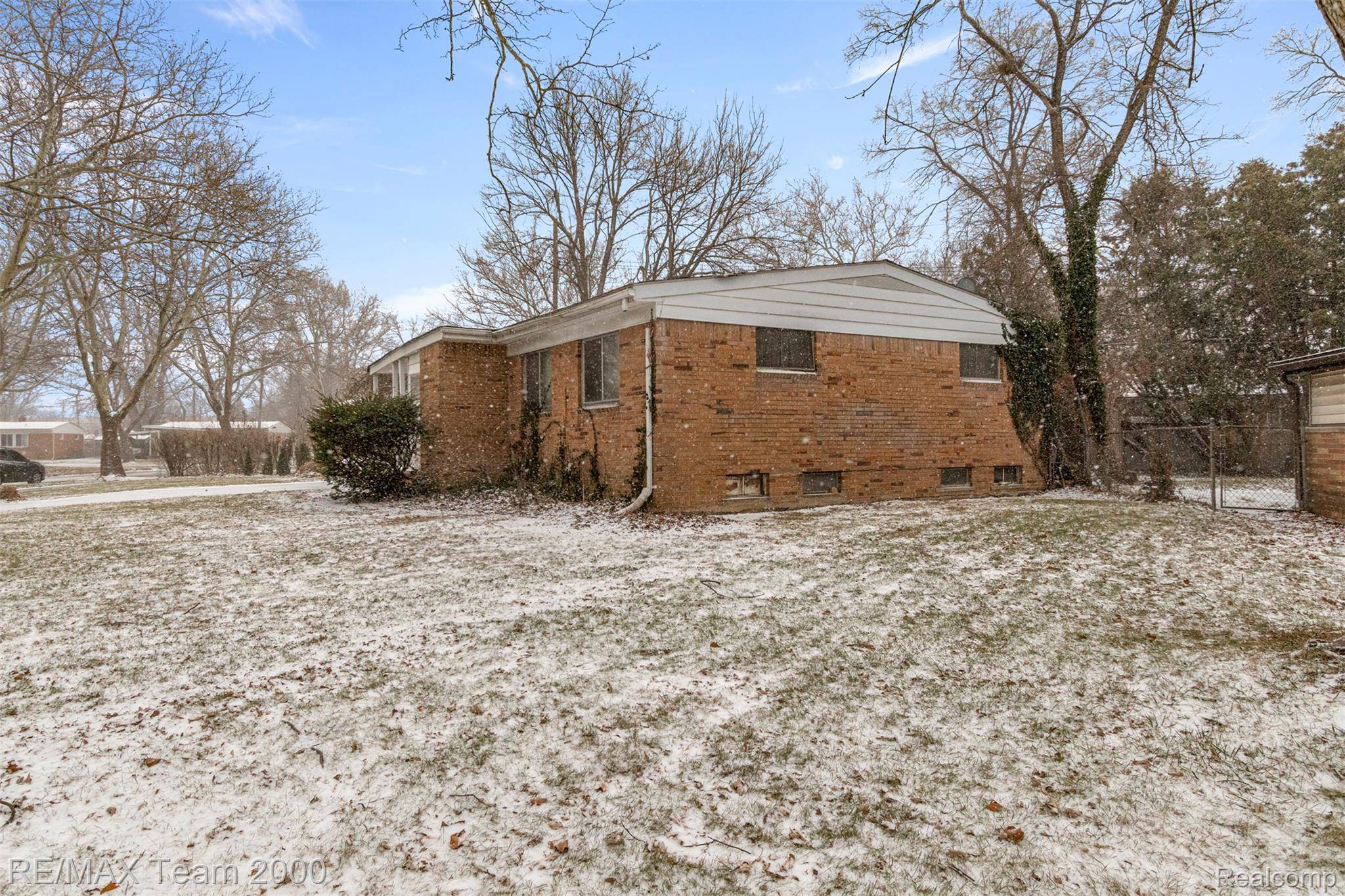 Oak Park, MI 48237,15211 Joan ST