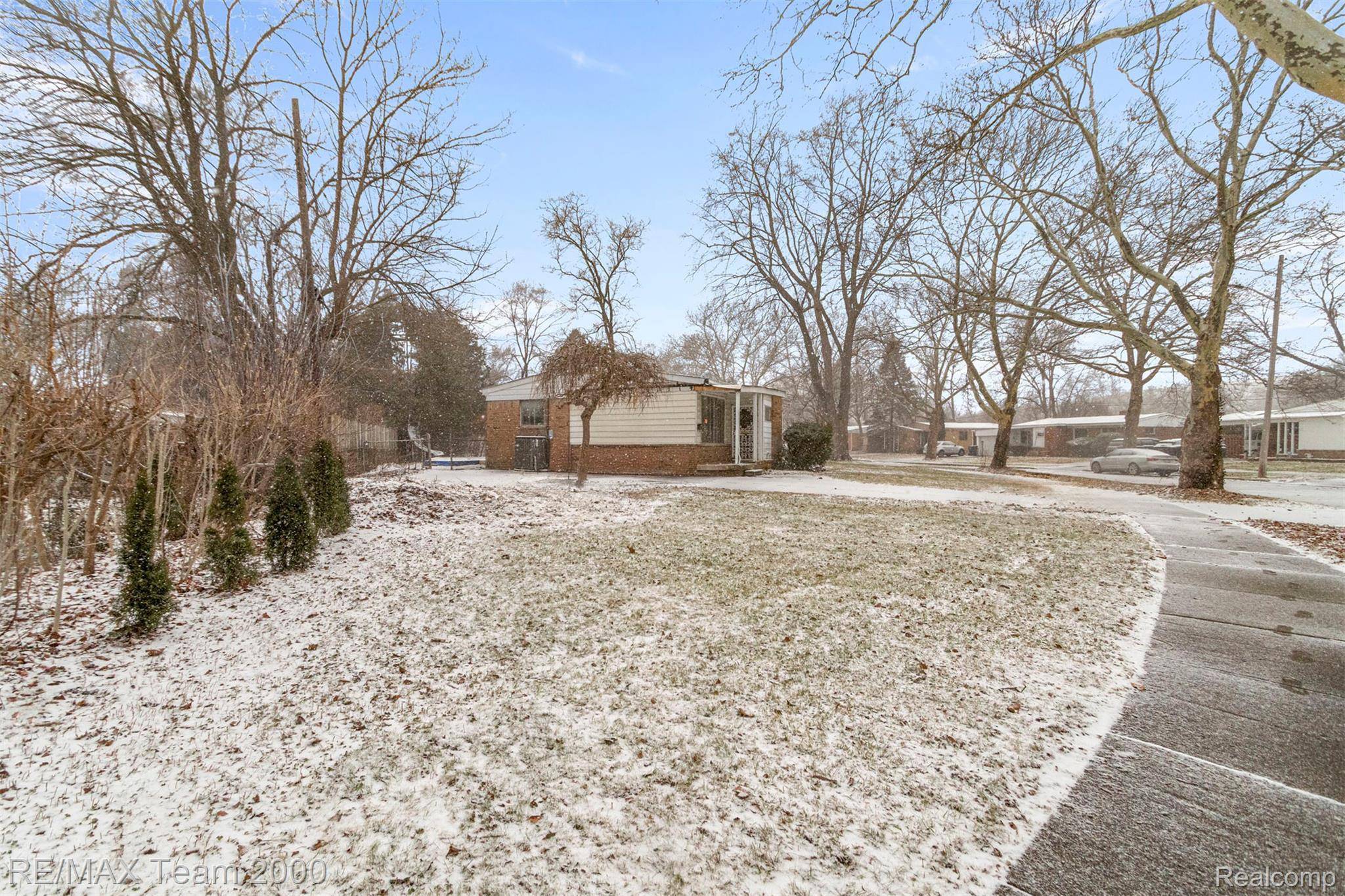 Oak Park, MI 48237,15211 Joan ST