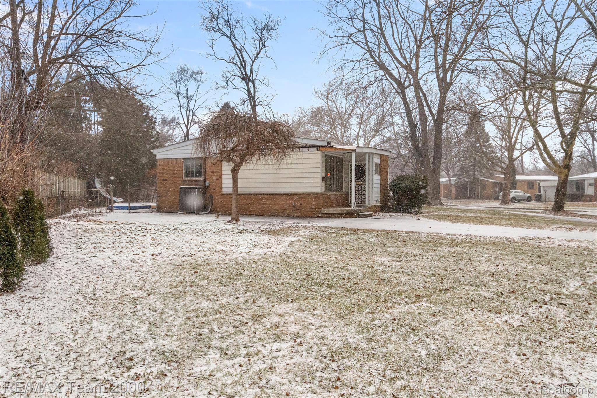 Oak Park, MI 48237,15211 Joan ST