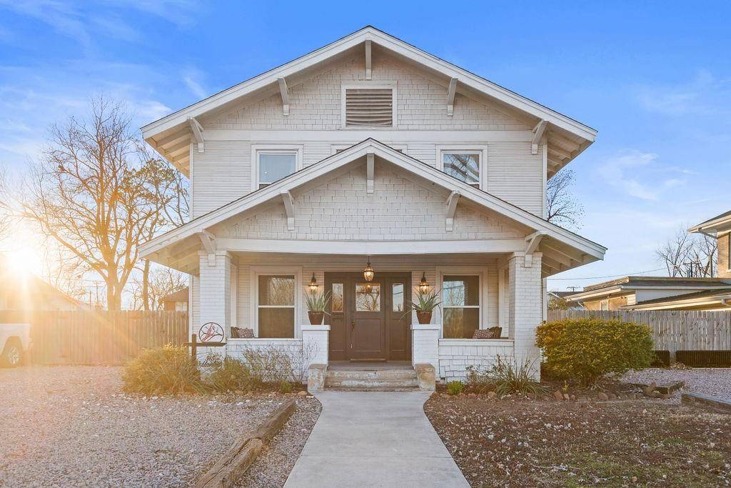 Bonham, TX 75418,915 N Center Street