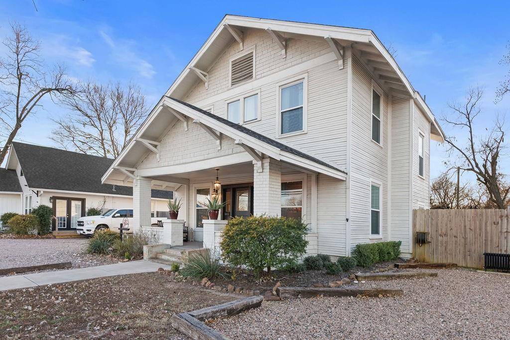 Bonham, TX 75418,915 N Center Street