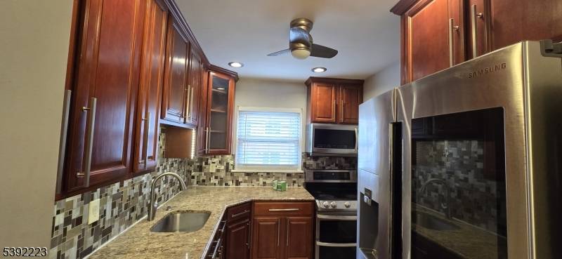 Linden City, NJ 07036,100 Luttgen Pl #B1