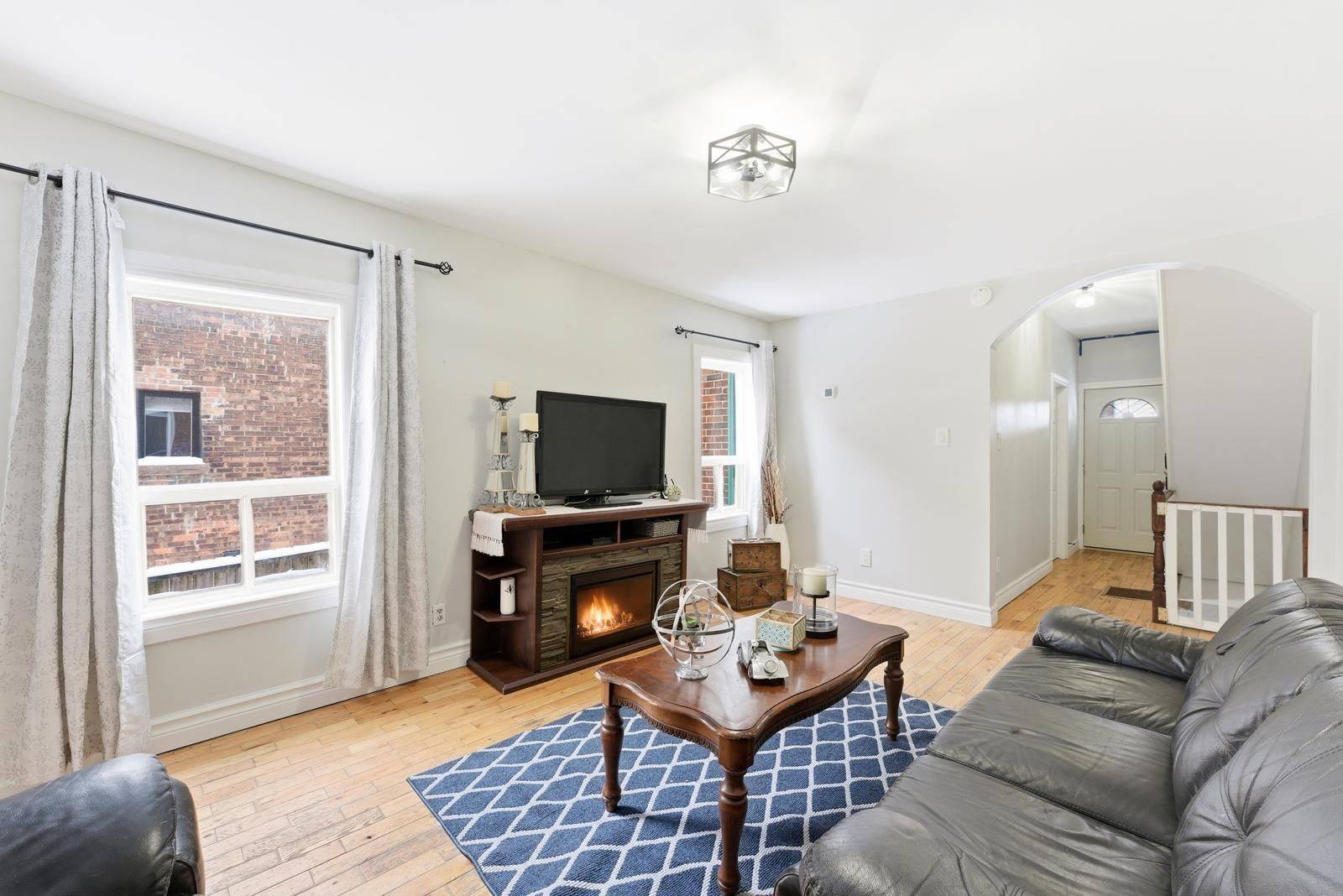 Toronto C01, ON M6H 1E8,20 Muir AVE