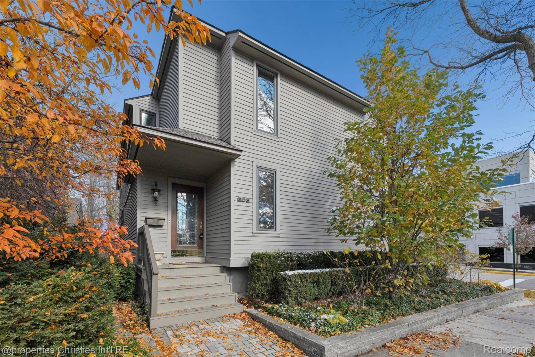 Birmingham, MI 48009,208 W Brown ST