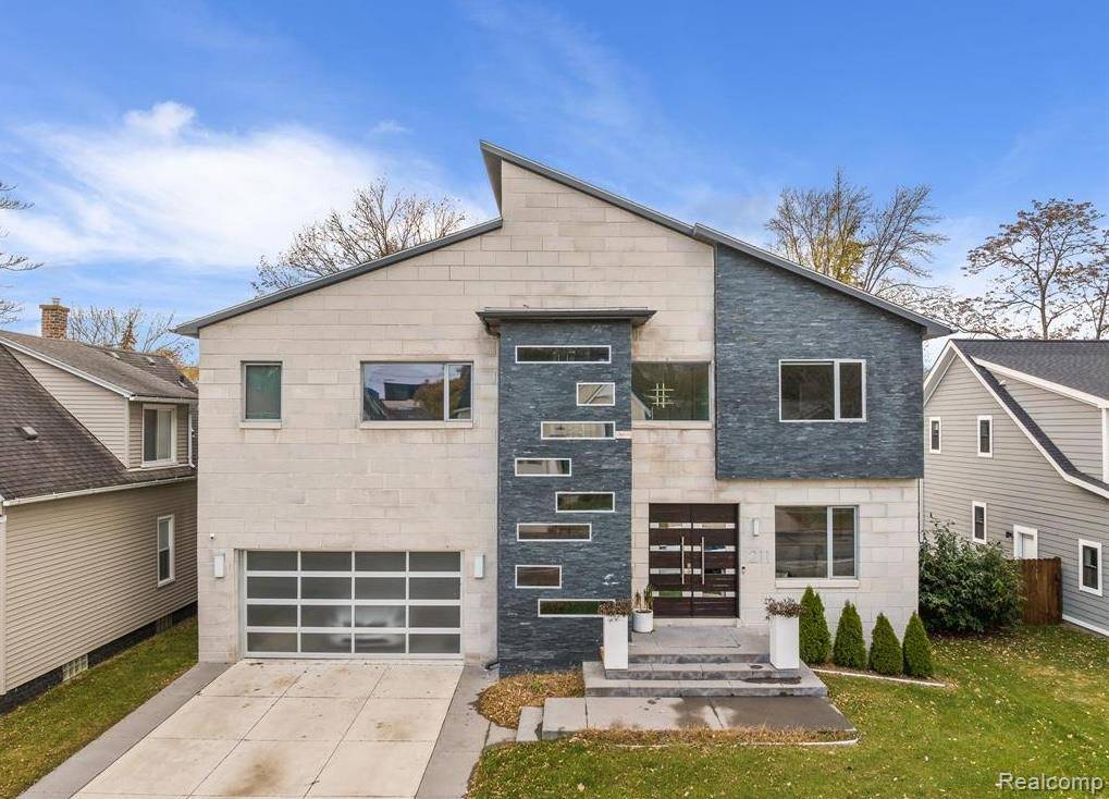 Royal Oak, MI 48067,211 N Washington AVE