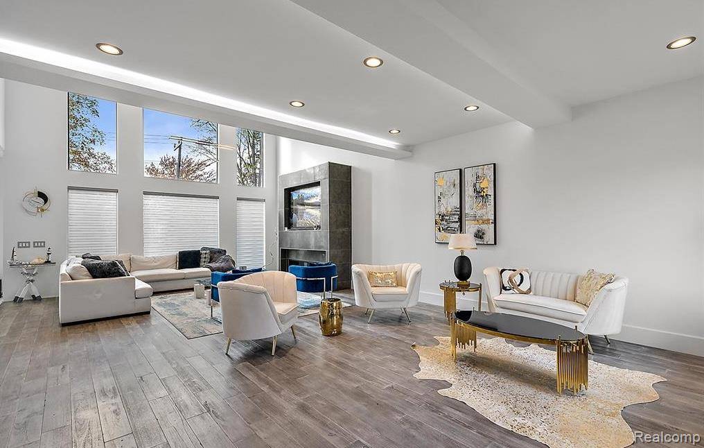 Royal Oak, MI 48067,211 N Washington AVE