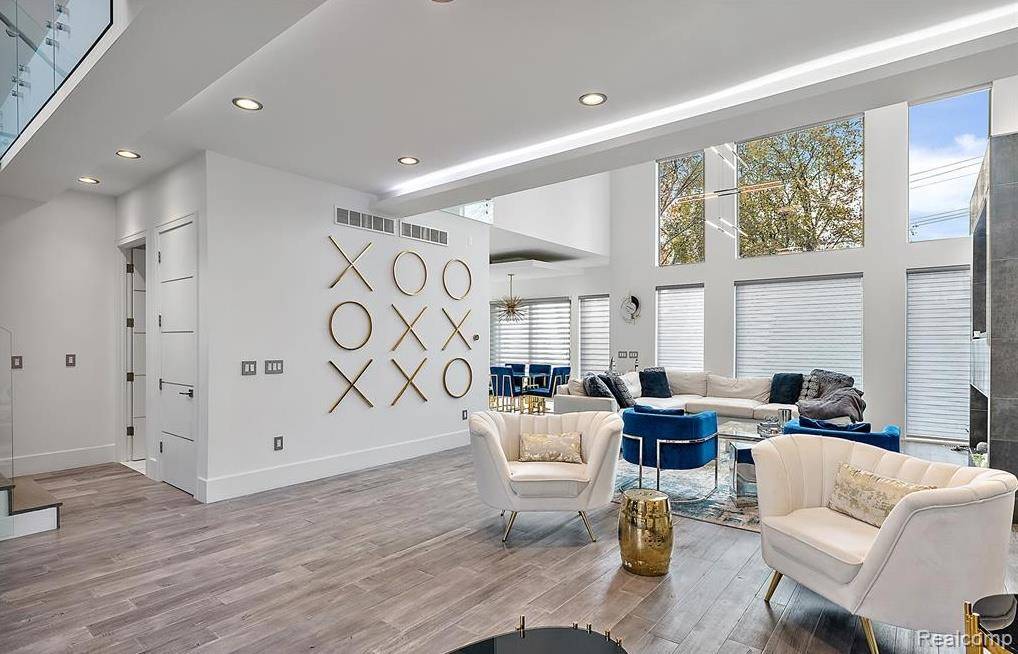 Royal Oak, MI 48067,211 N Washington AVE