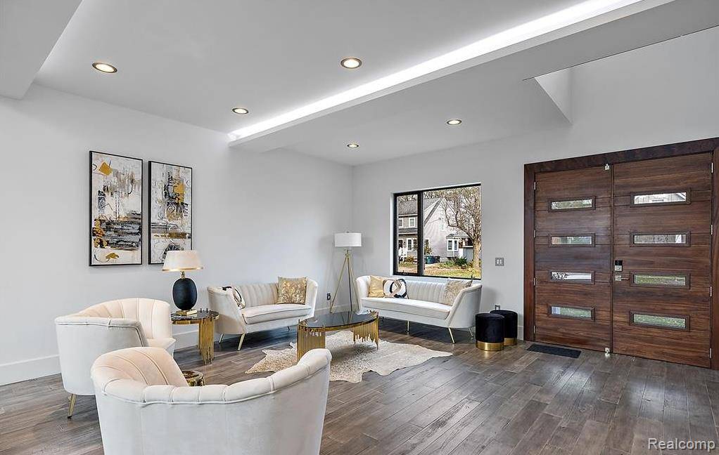 Royal Oak, MI 48067,211 N Washington AVE