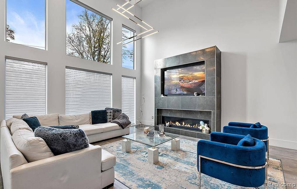 Royal Oak, MI 48067,211 N Washington AVE