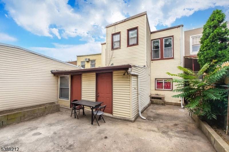 Union City, NJ 07087,415 24Th St