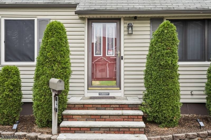 Elmwood Park Boro, NJ 07407,19 Orange Ave