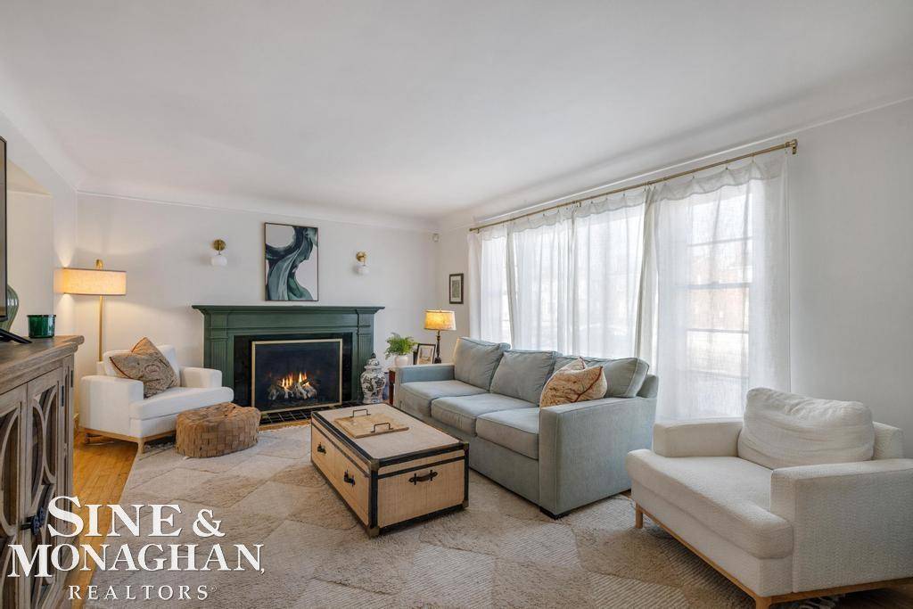 Grosse Pointe Woods, MI 48236,1971 Littlestone RD