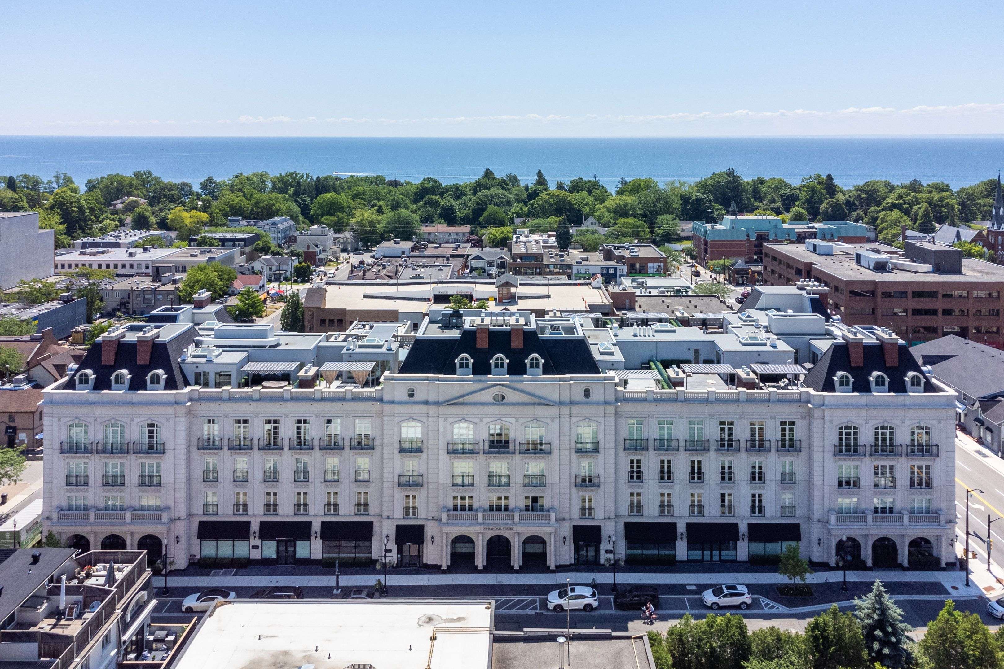 300 Randall ST #209, Oakville, ON L6J 1R1