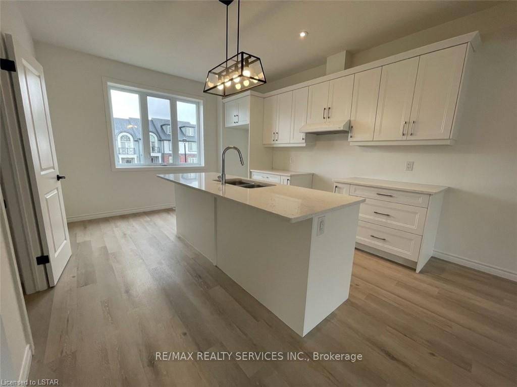 London North, ON N6G 5L8,2545 Meadowlands WAY #28