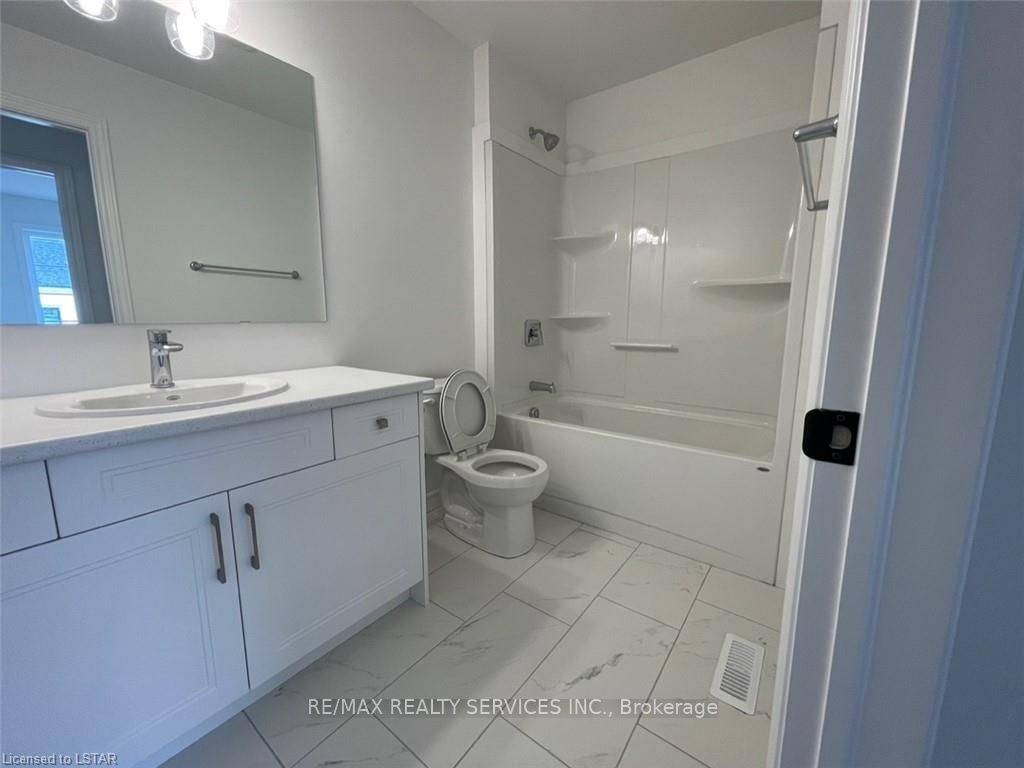 London North, ON N6G 5L8,2545 Meadowlands WAY #28