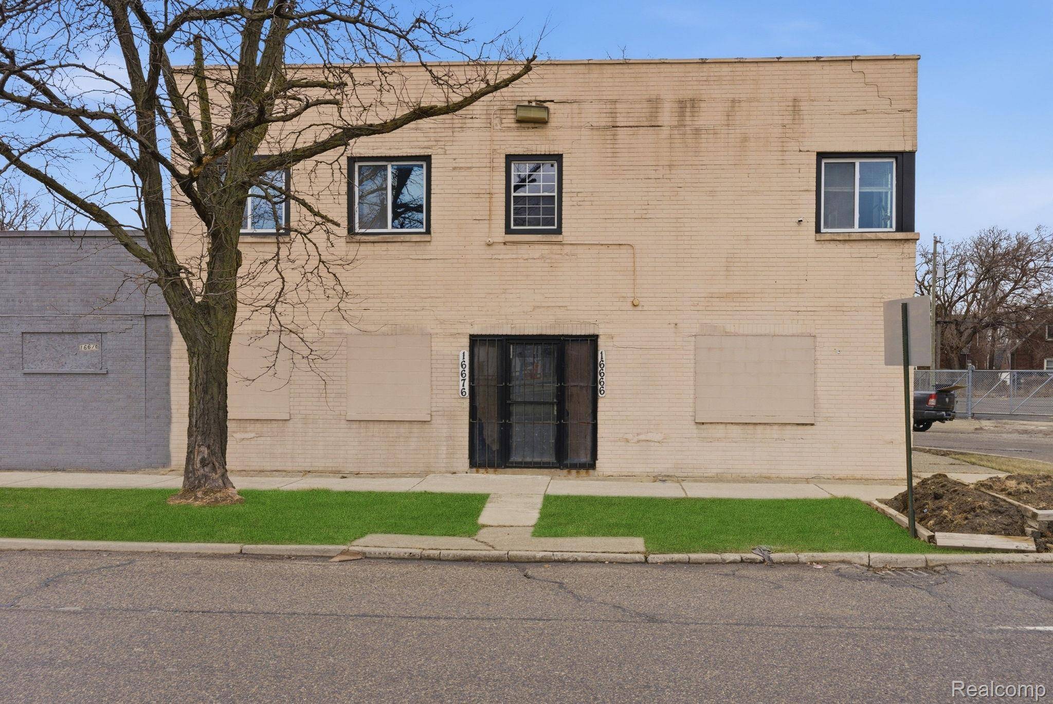 Detroit, MI 48221,16666 James Couzens FWY