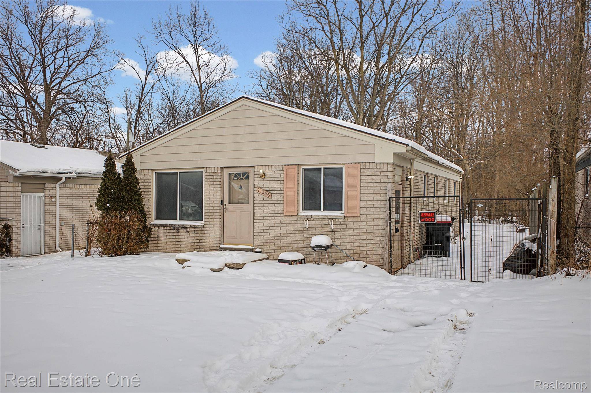 Southfield, MI 48033,21046 Wakedon ST