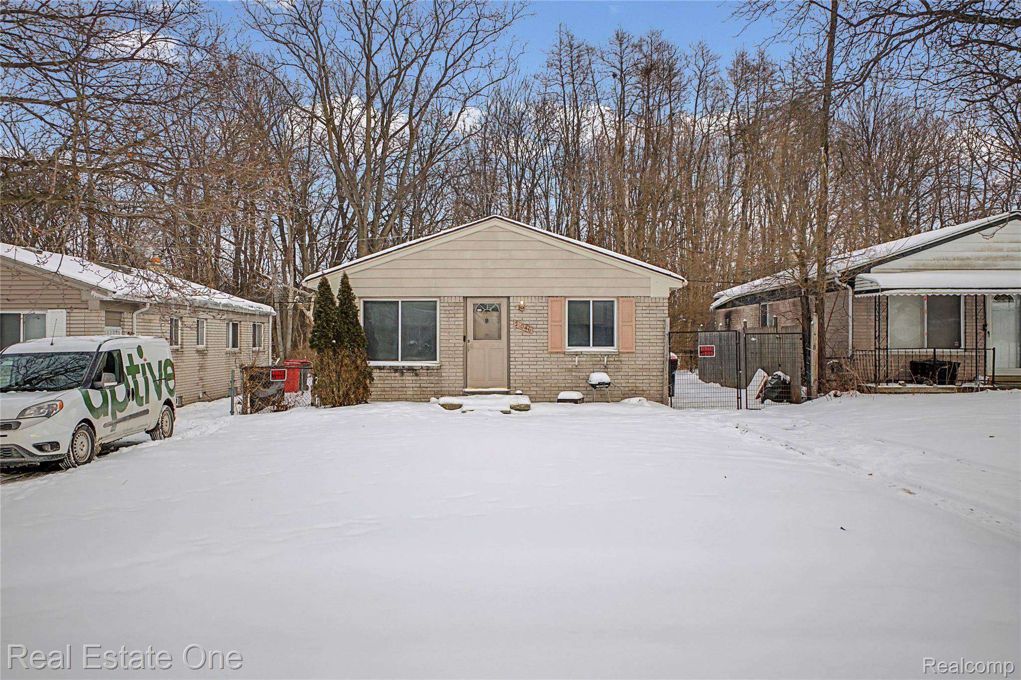 Southfield, MI 48033,21046 Wakedon ST