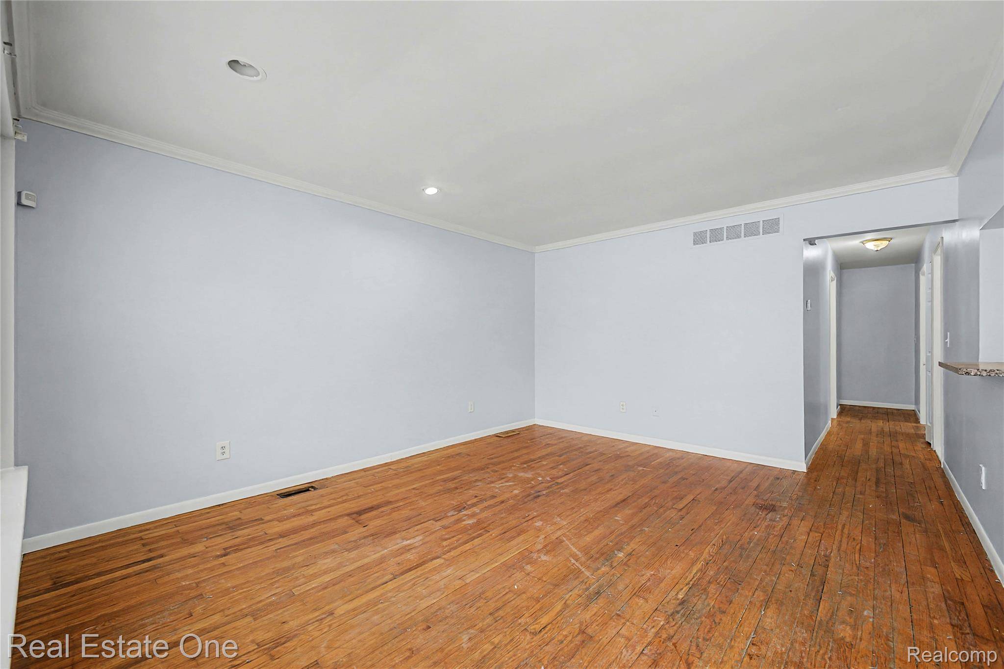 Southfield, MI 48033,21046 Wakedon ST