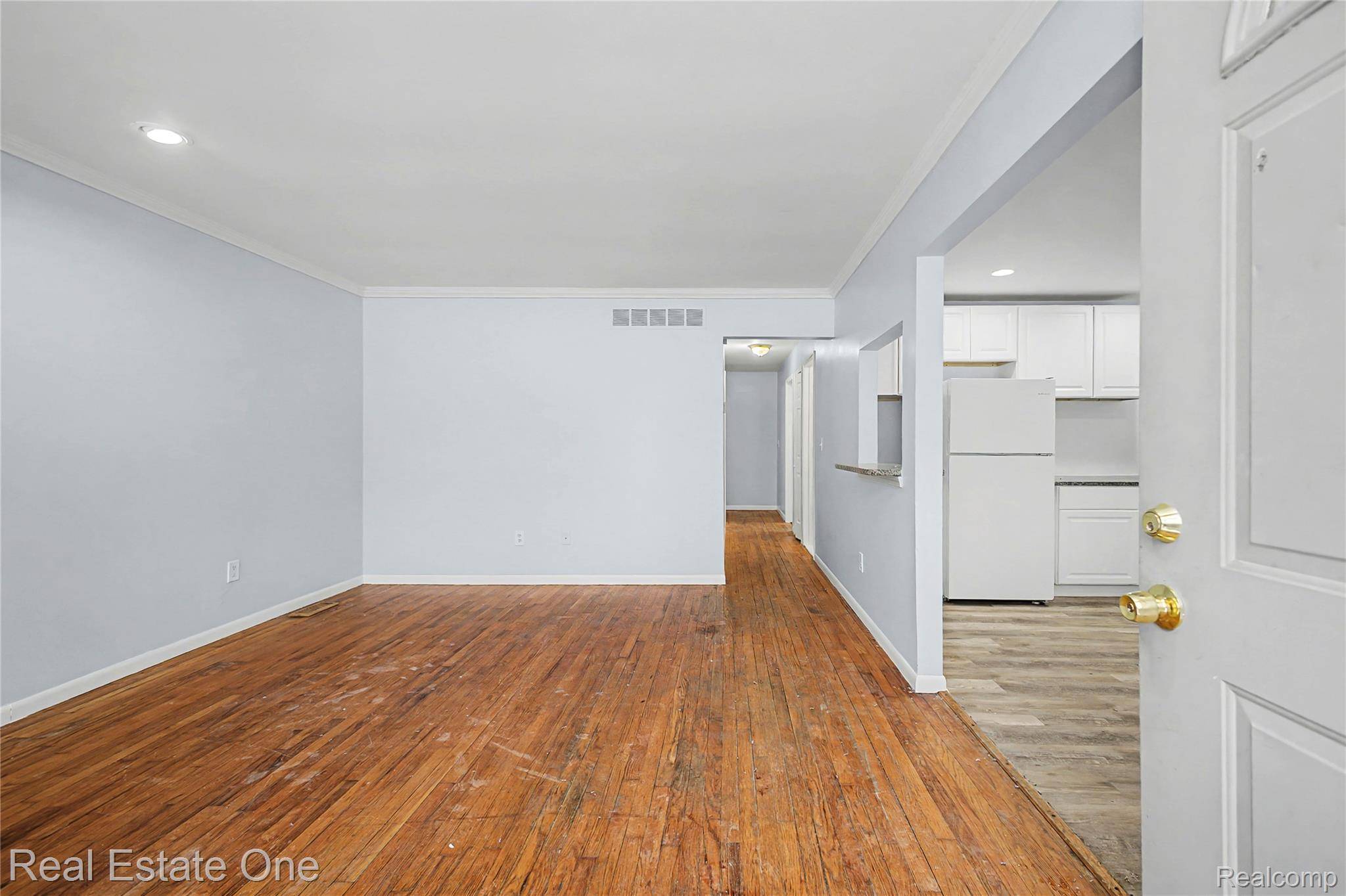 Southfield, MI 48033,21046 Wakedon ST