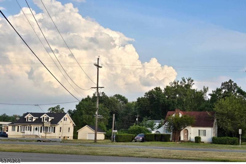 Fairfield Twp., NJ 07004,584-588 Us Highway 46