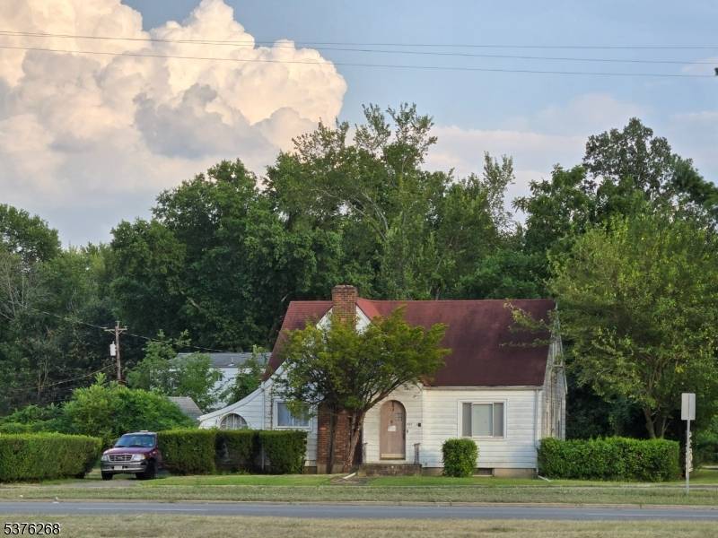 Fairfield Twp., NJ 07004,584-588 Us Highway 46