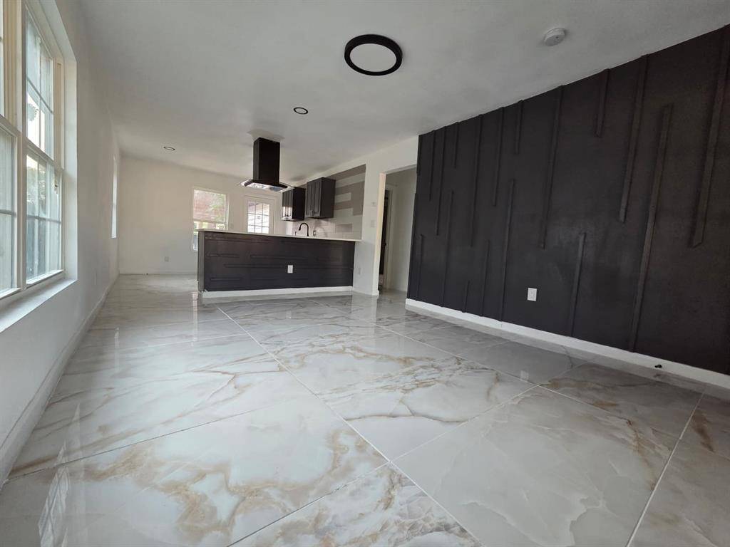 Dallas, TX 75215,2839 Frost Avenue