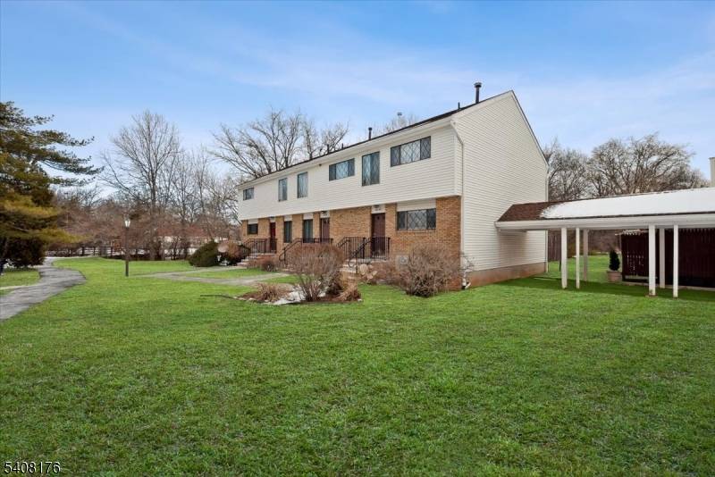 Hillsborough Twp., NJ 08844,911 Merritt Dr #B-2