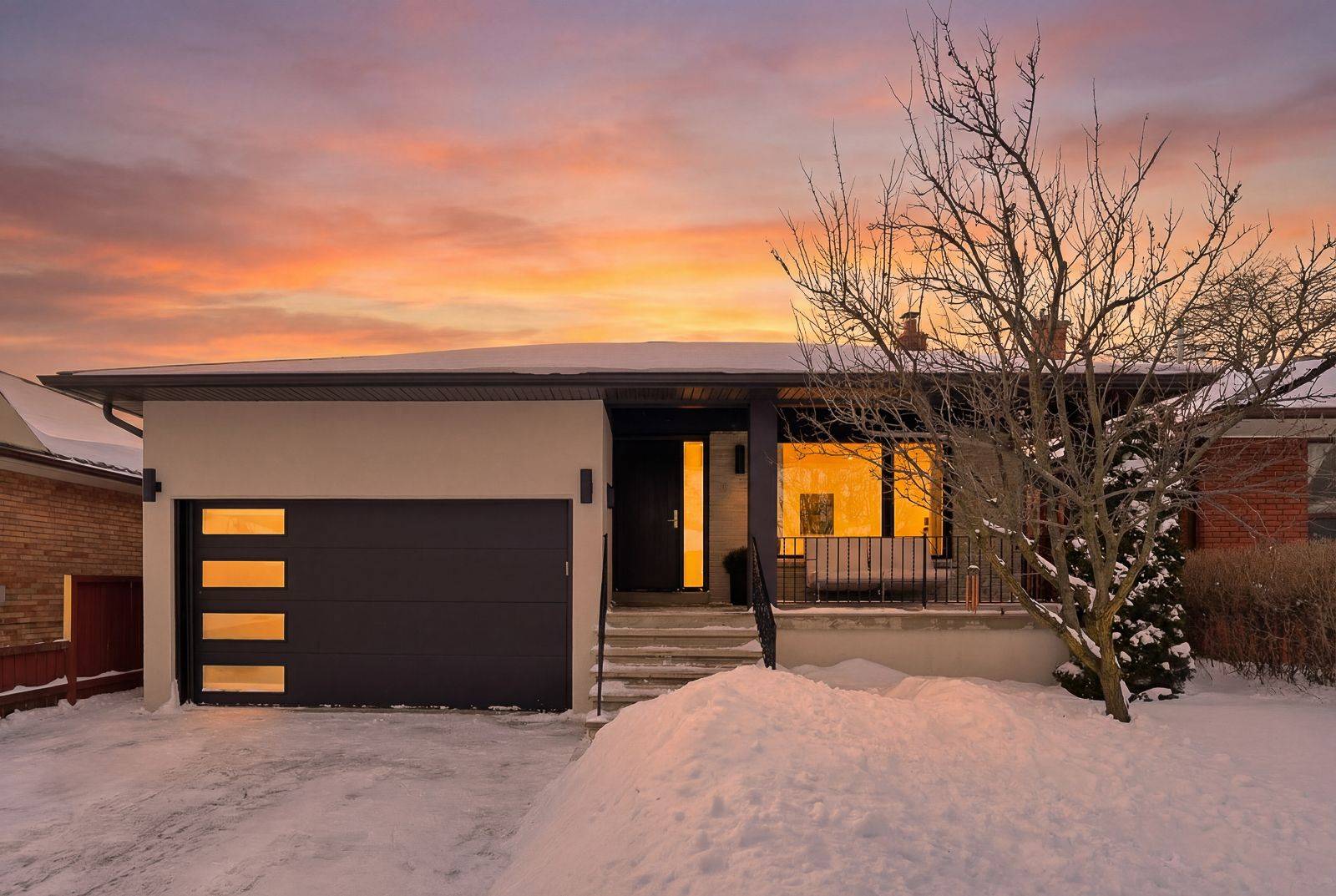 Toronto W06, ON M8W 4B9,18 Treeview DR