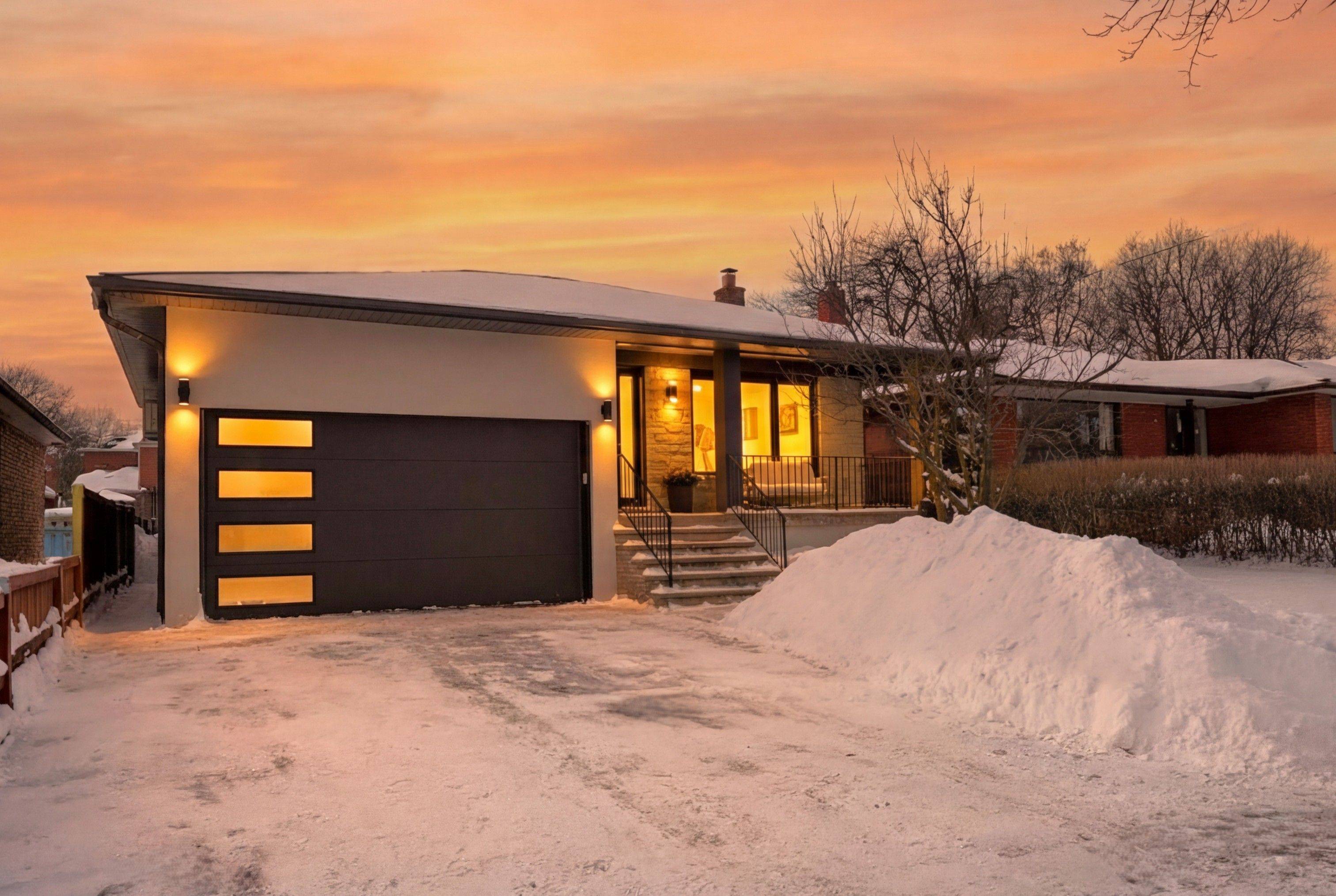 Toronto W06, ON M8W 4B9,18 Treeview DR