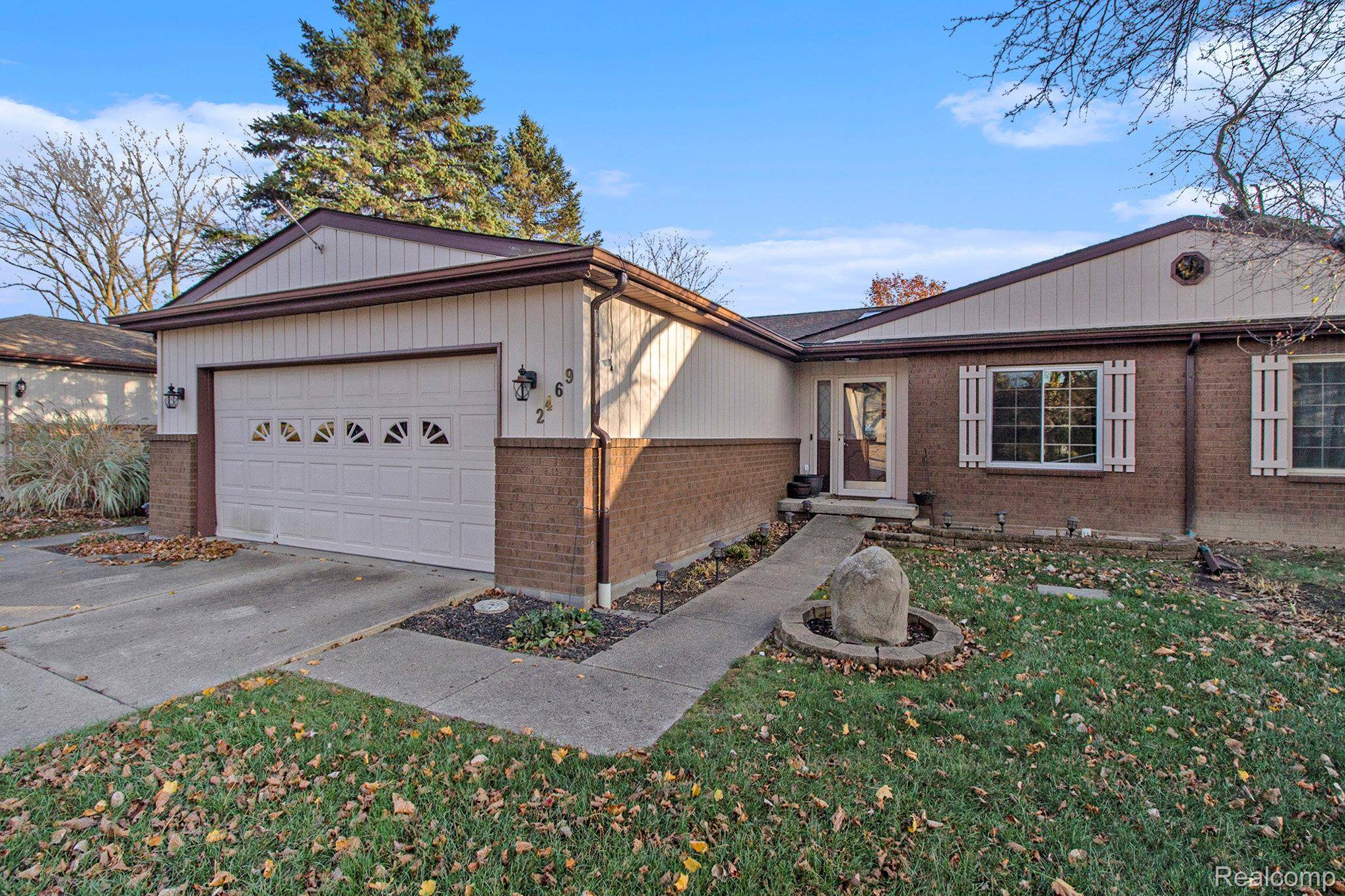 Fenton, MI 48430,2469 Golden Shores DR