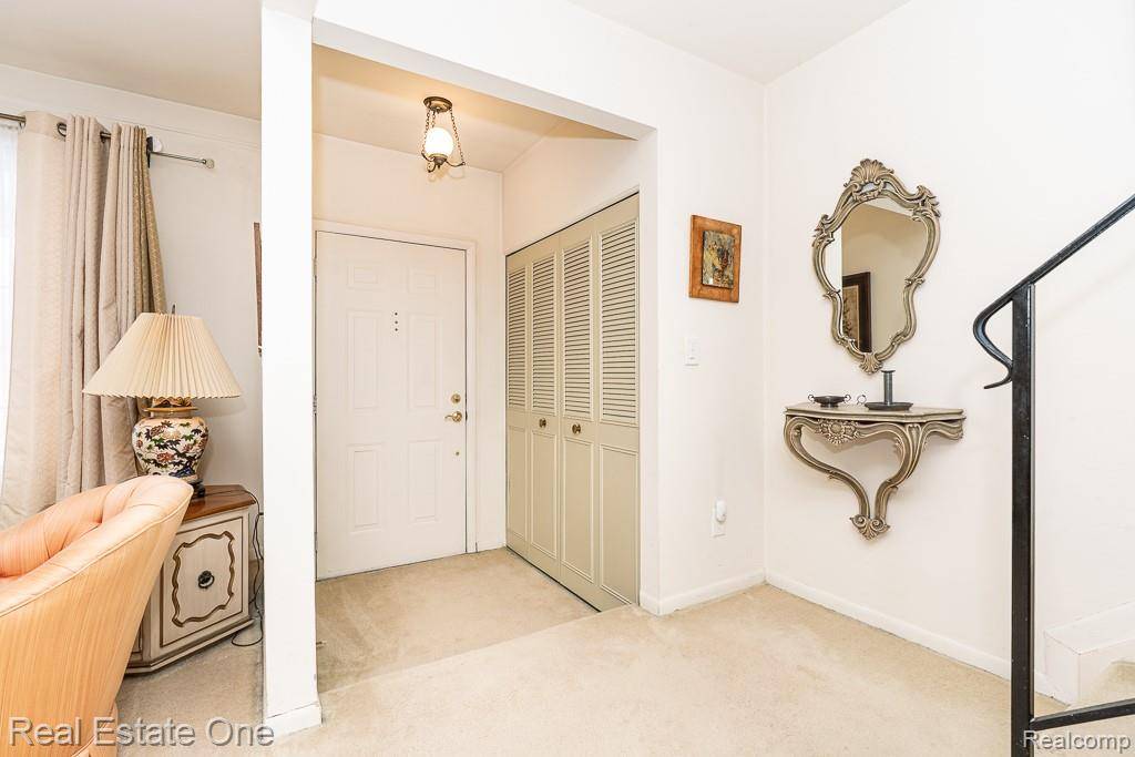 Bloomfield Hills, MI 48304,409 Fox Hills DR N #95