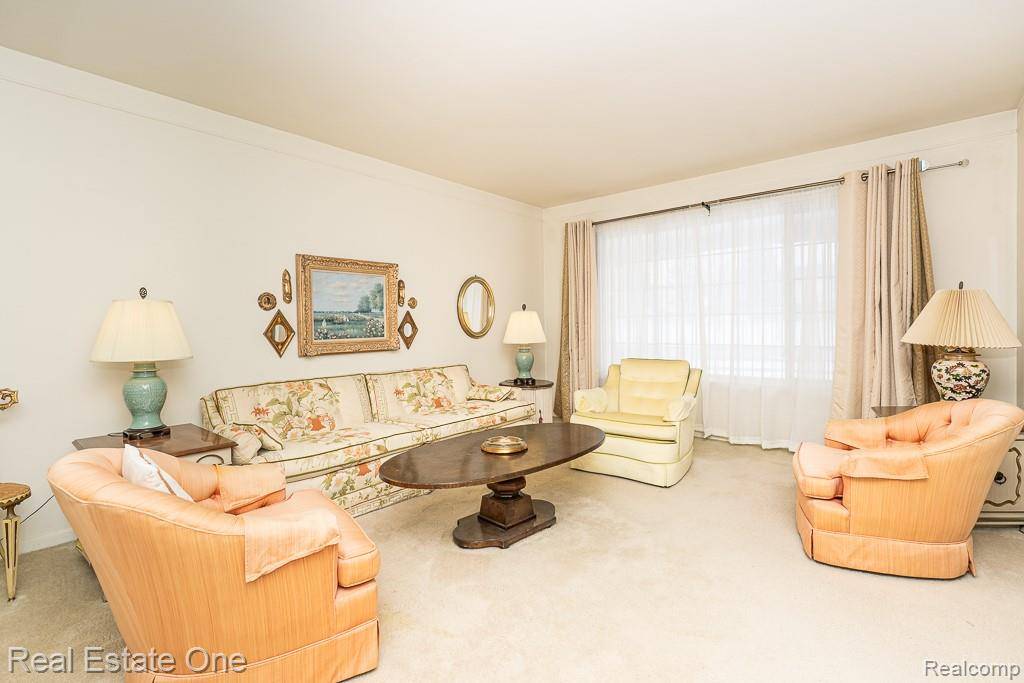 Bloomfield Hills, MI 48304,409 Fox Hills DR N #95