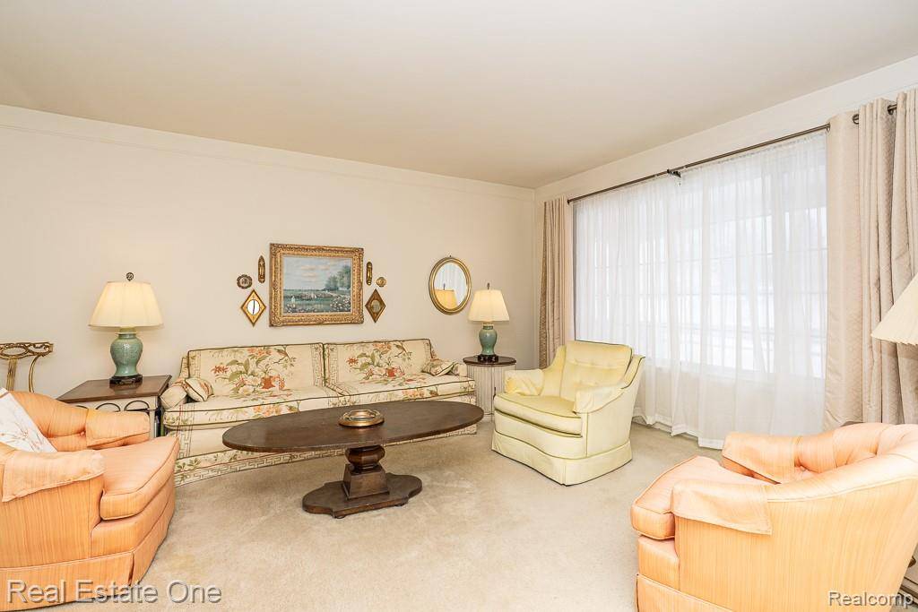 Bloomfield Hills, MI 48304,409 Fox Hills DR N #95