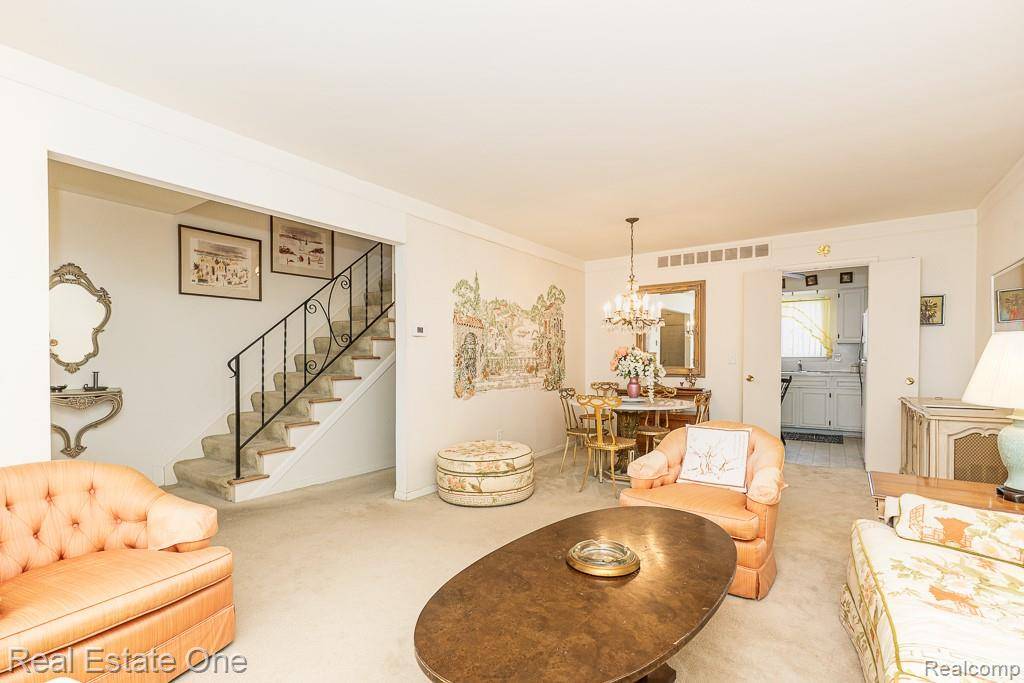 Bloomfield Hills, MI 48304,409 Fox Hills DR N #95