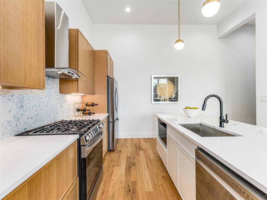 Dallas, TX 75215,2080 Kelly Avenue #105