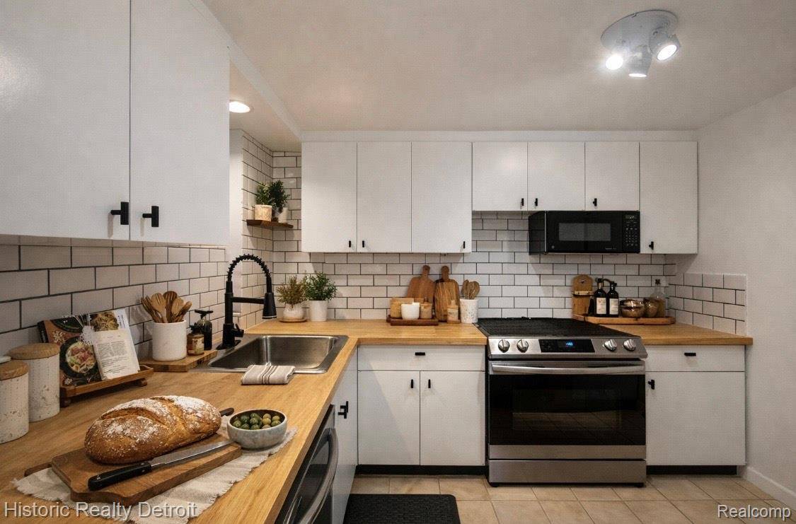 Detroit, MI 48207,1300 E LAFAYETTE ST #1008