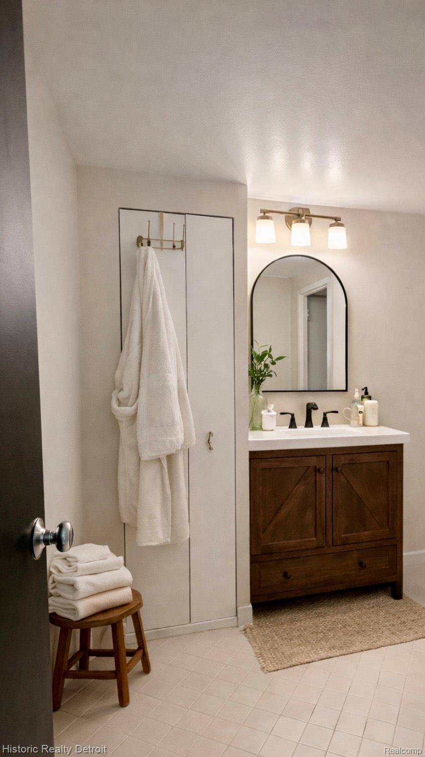 Detroit, MI 48207,1300 E LAFAYETTE ST #1008