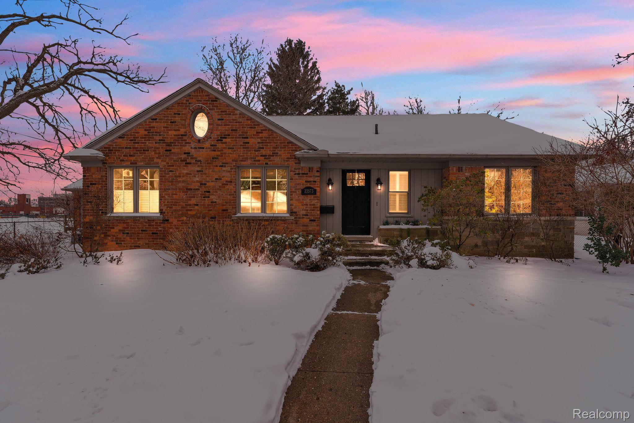 Dearborn, MI 48124,23573 Fordson DR