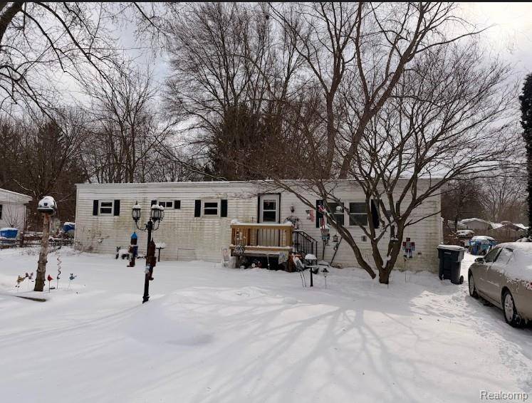 Howell, MI 48843,5742 Comanche LN