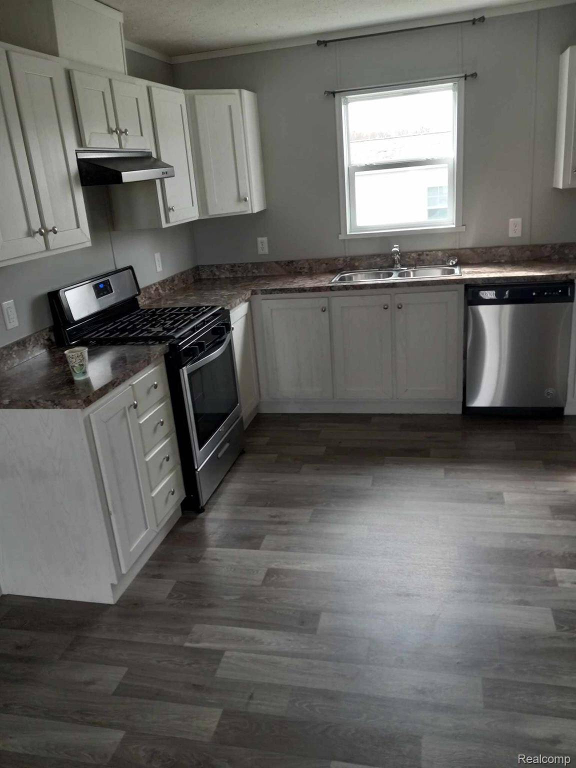 Holly, MI 48442,16678 Lakewood DR