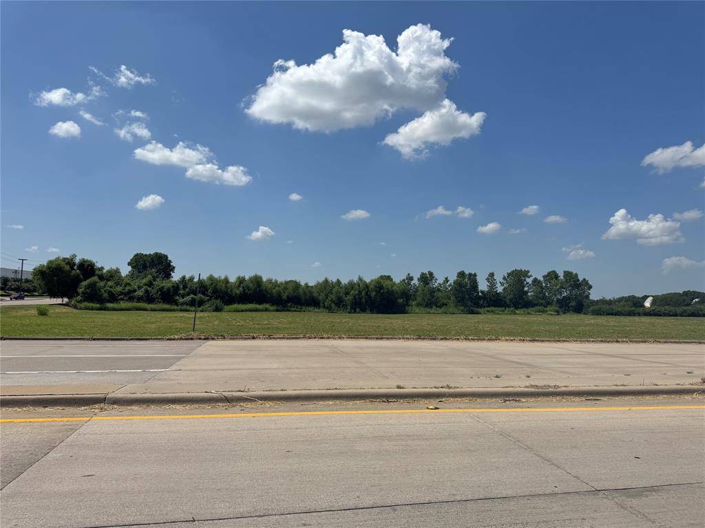 1000 E Danieldale Road, Desoto, TX 75115