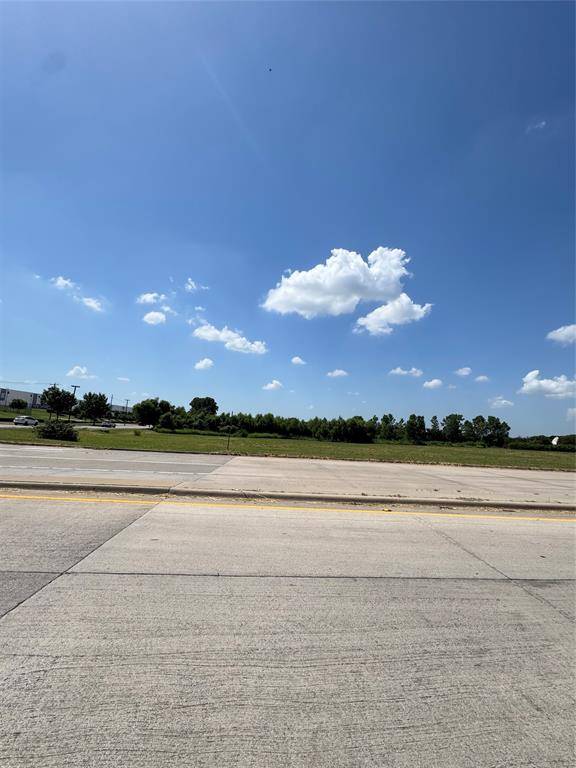 1000 E Danieldale Road, Desoto, TX 75115