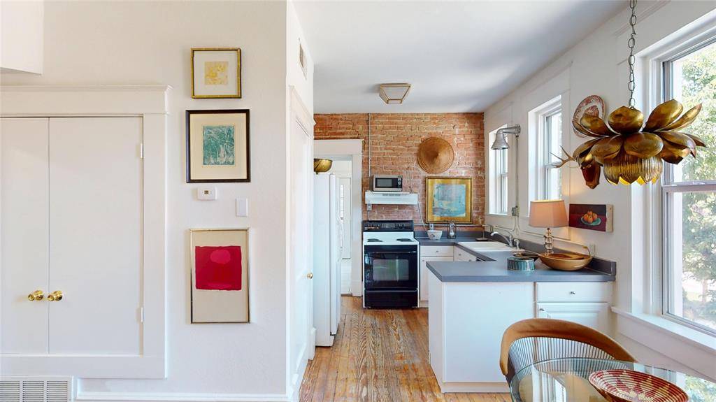 1529 Sullivan Drive #202, Dallas, TX 75215