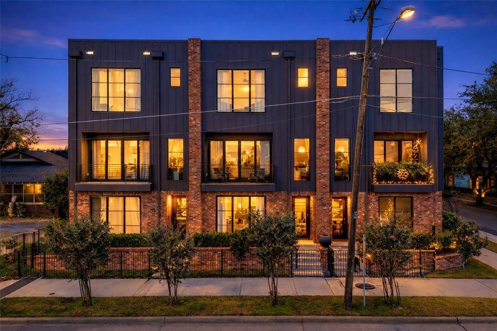 Dallas, TX 75208,737 N Zang Boulevard #102