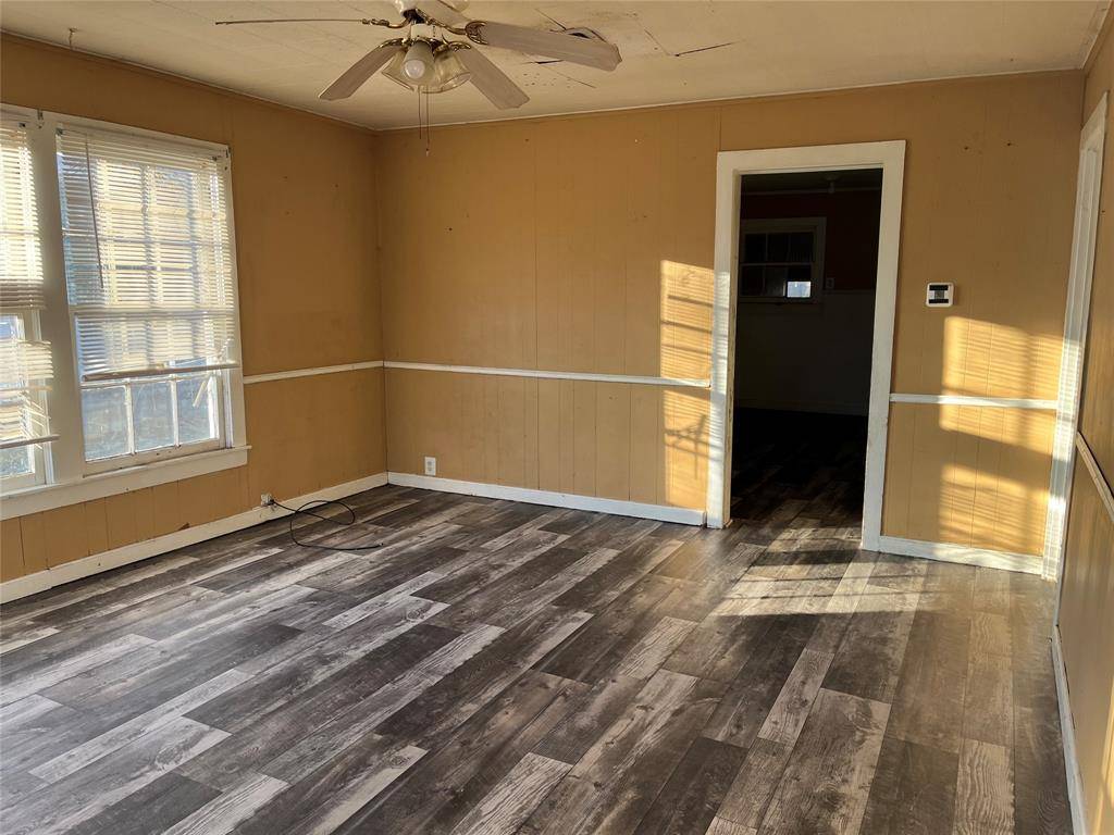 Paris, TX 75460,935 E Washington Street