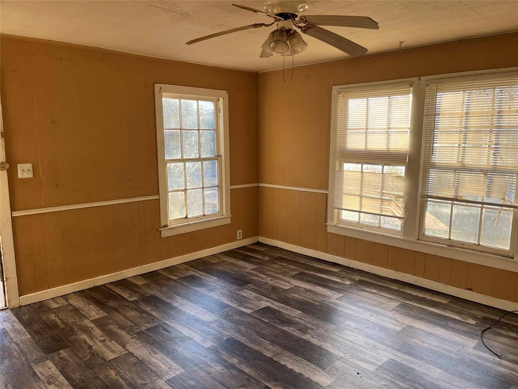 Paris, TX 75460,935 E Washington Street