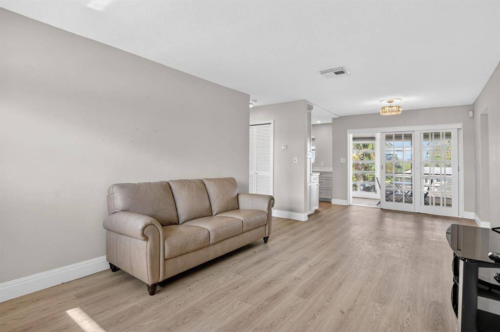 Deerfield Beach, FL 33064,941 Crystal Lake Dr #311